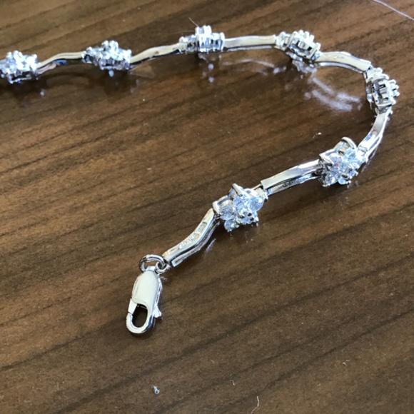 925 Sterling Silver and White Cubic Zirconia Long Wavy Link Bracelet 7.5" - Picture 6 of 9